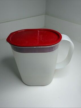 Vintage Clear Tupperware Juice Jug / Cranberry Lid / Retro Kitchen